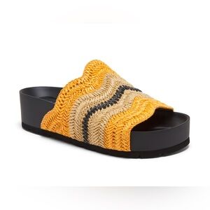 Silent D Raffia Sandals. NWT. SZ 9 (40) Comfy and chic for walking.